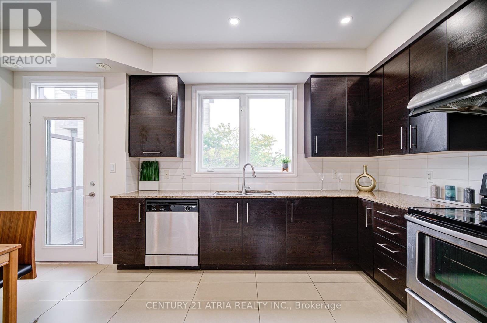 215 South Park Road, Markham, Ontario  L3T 0B6 - Photo 20 - N12460762