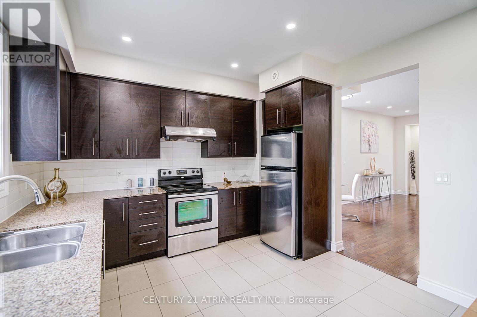 215 South Park Road, Markham, Ontario  L3T 0B6 - Photo 21 - N12460762