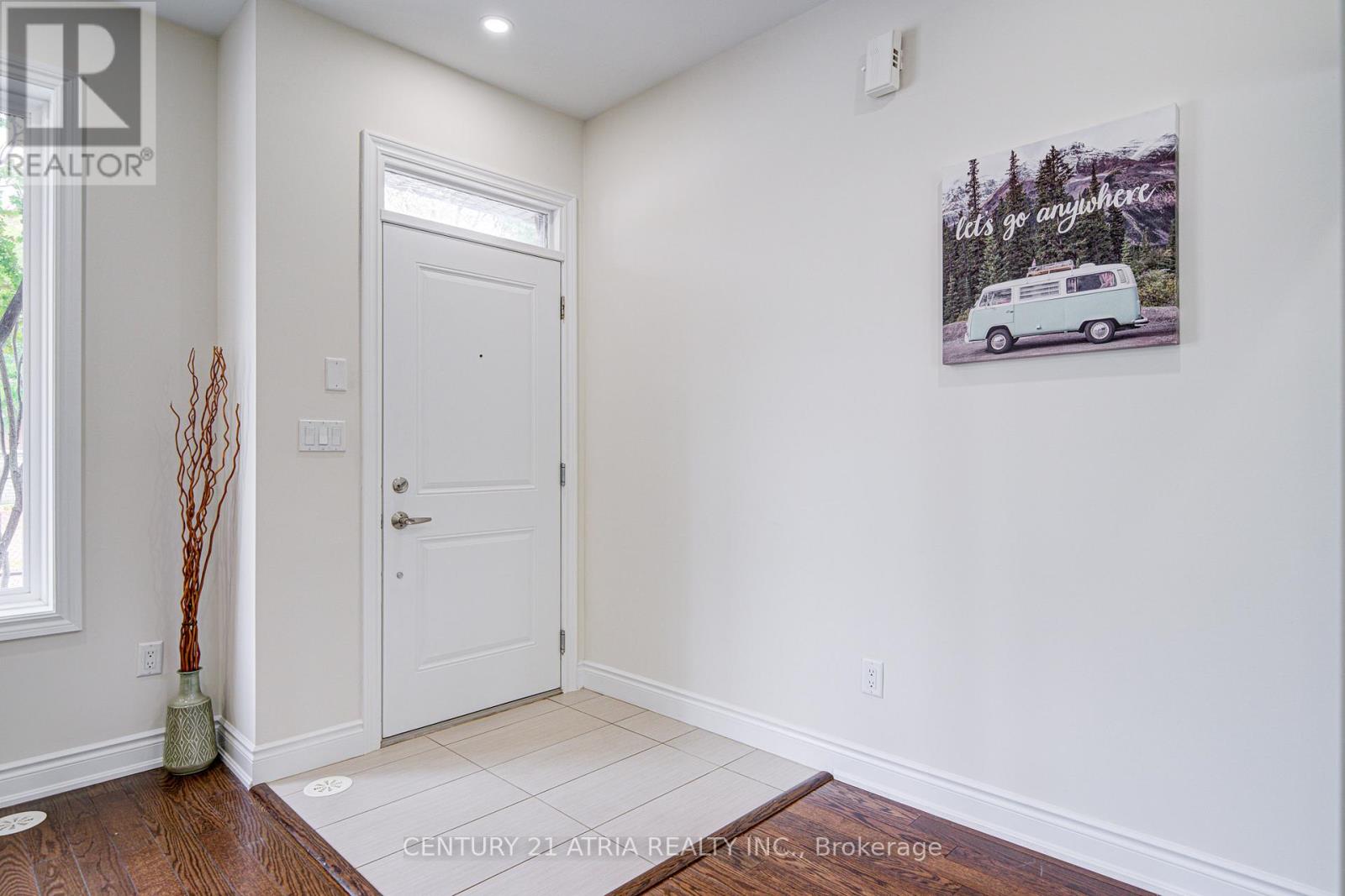 215 South Park Road, Markham, Ontario  L3T 0B6 - Photo 3 - N12460762