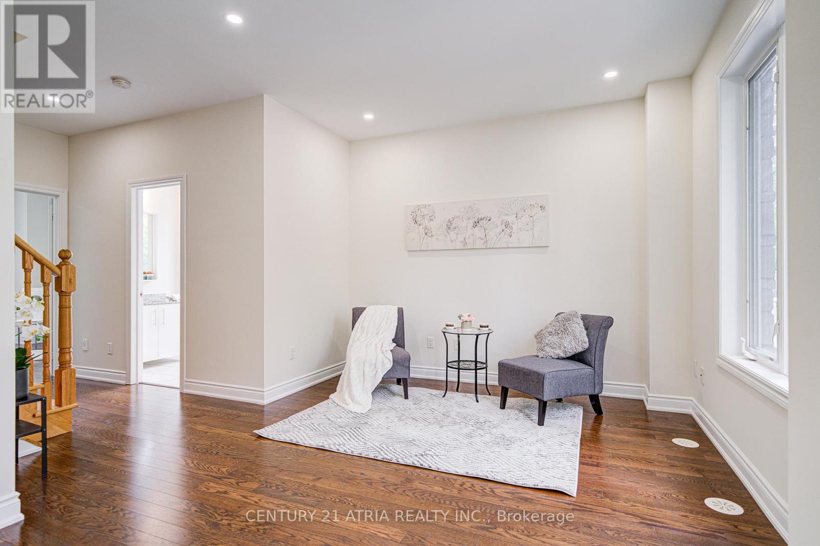 215 South Park Road, Markham, Ontario  L3T 0B6 - Photo 4 - N12460762