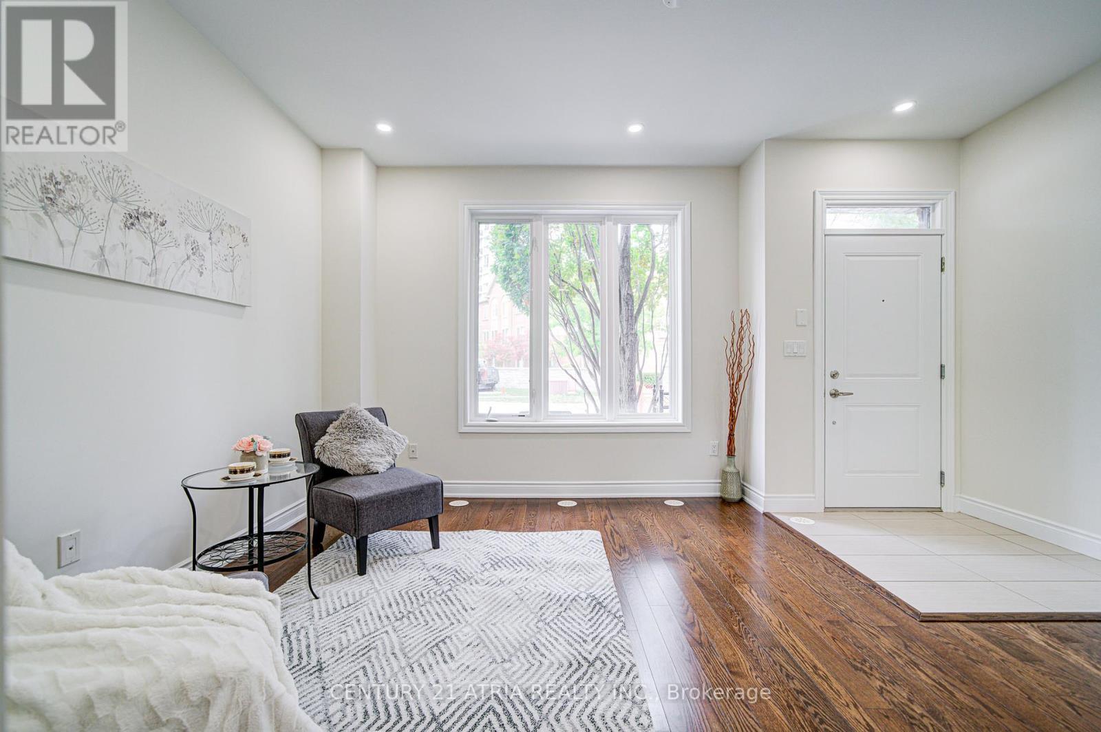 215 South Park Road, Markham, Ontario  L3T 0B6 - Photo 5 - N12460762