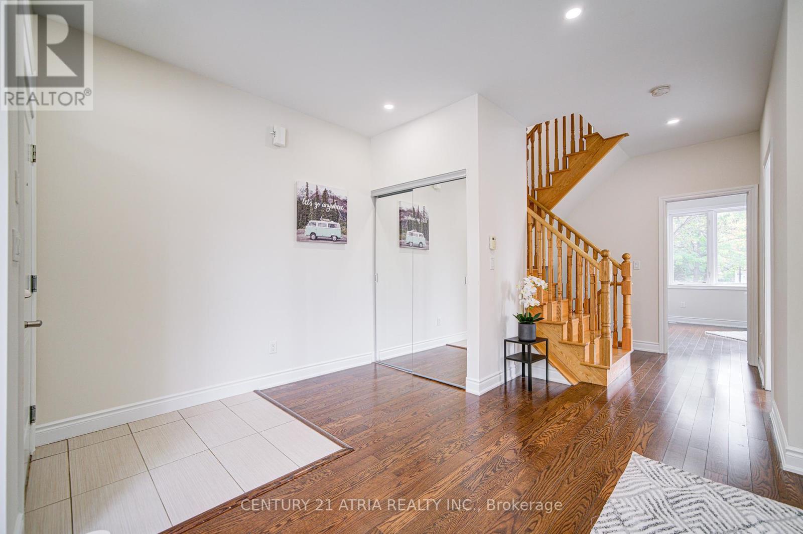 215 South Park Road, Markham, Ontario  L3T 0B6 - Photo 6 - N12460762