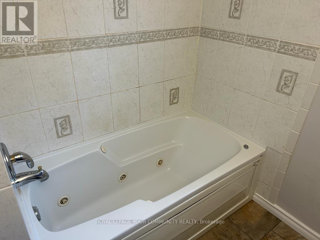 188 Mason Avenue, Bradford West Gwillimbury, Ontario  L3Z 1B2 - Photo 25 - N12460793