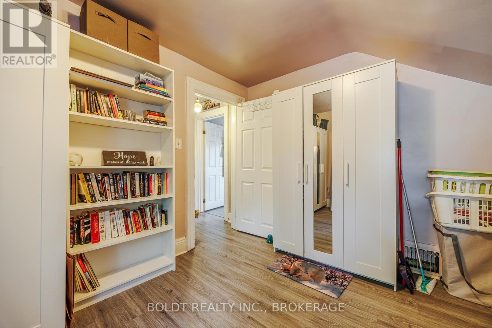 73 Chapel Street N, Thorold, Ontario  L2V 2E5 - Photo 16 - X12454850