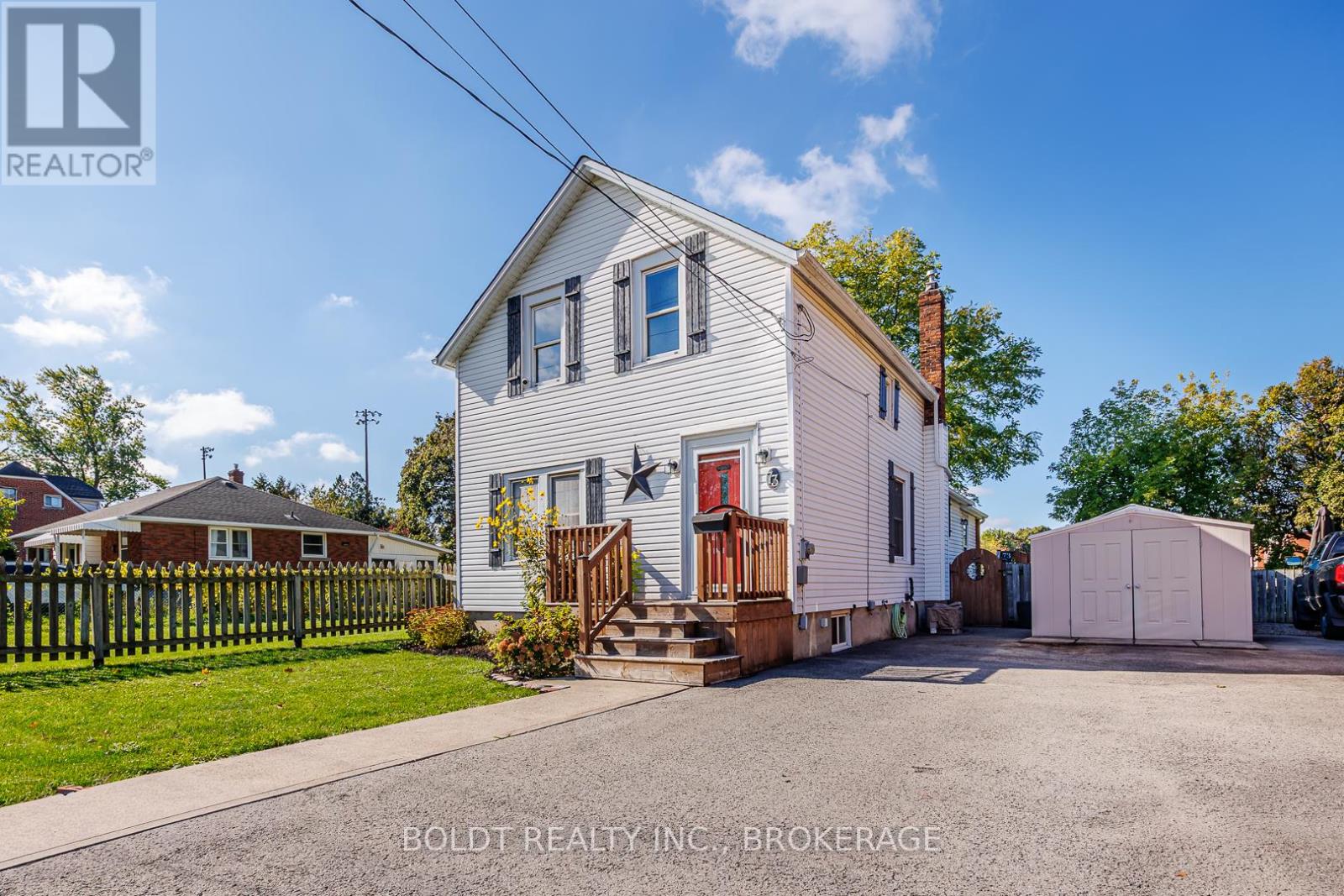 73 Chapel Street N, Thorold, Ontario  L2V 2E5 - Photo 1 - X12454850