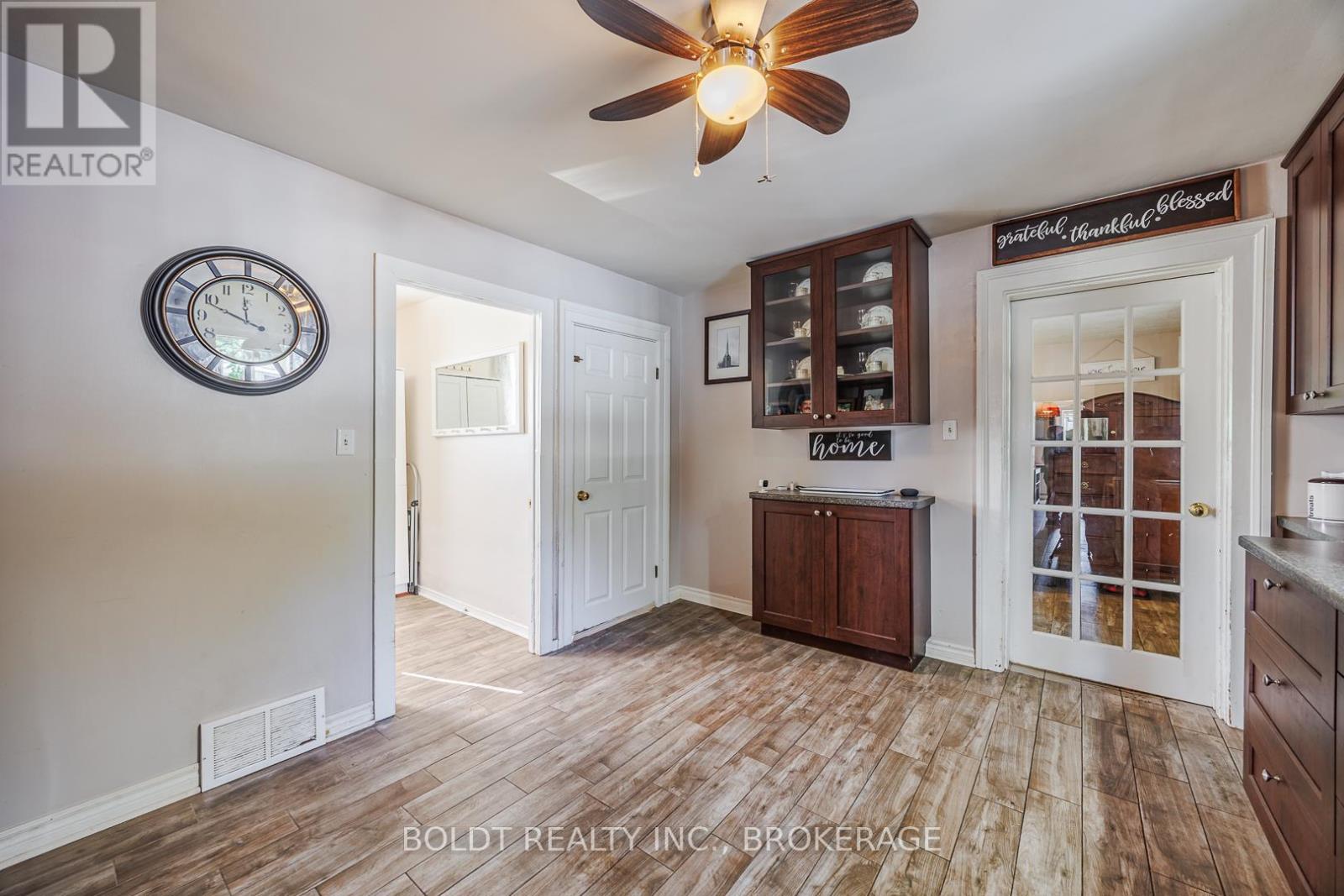 73 Chapel Street N, Thorold, Ontario  L2V 2E5 - Photo 11 - X12454850