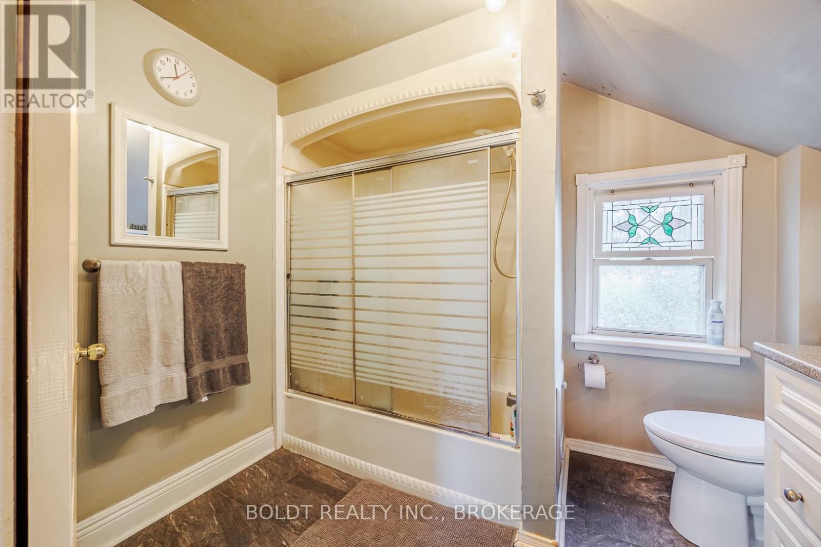 73 Chapel Street N, Thorold, Ontario  L2V 2E5 - Photo 18 - X12454850
