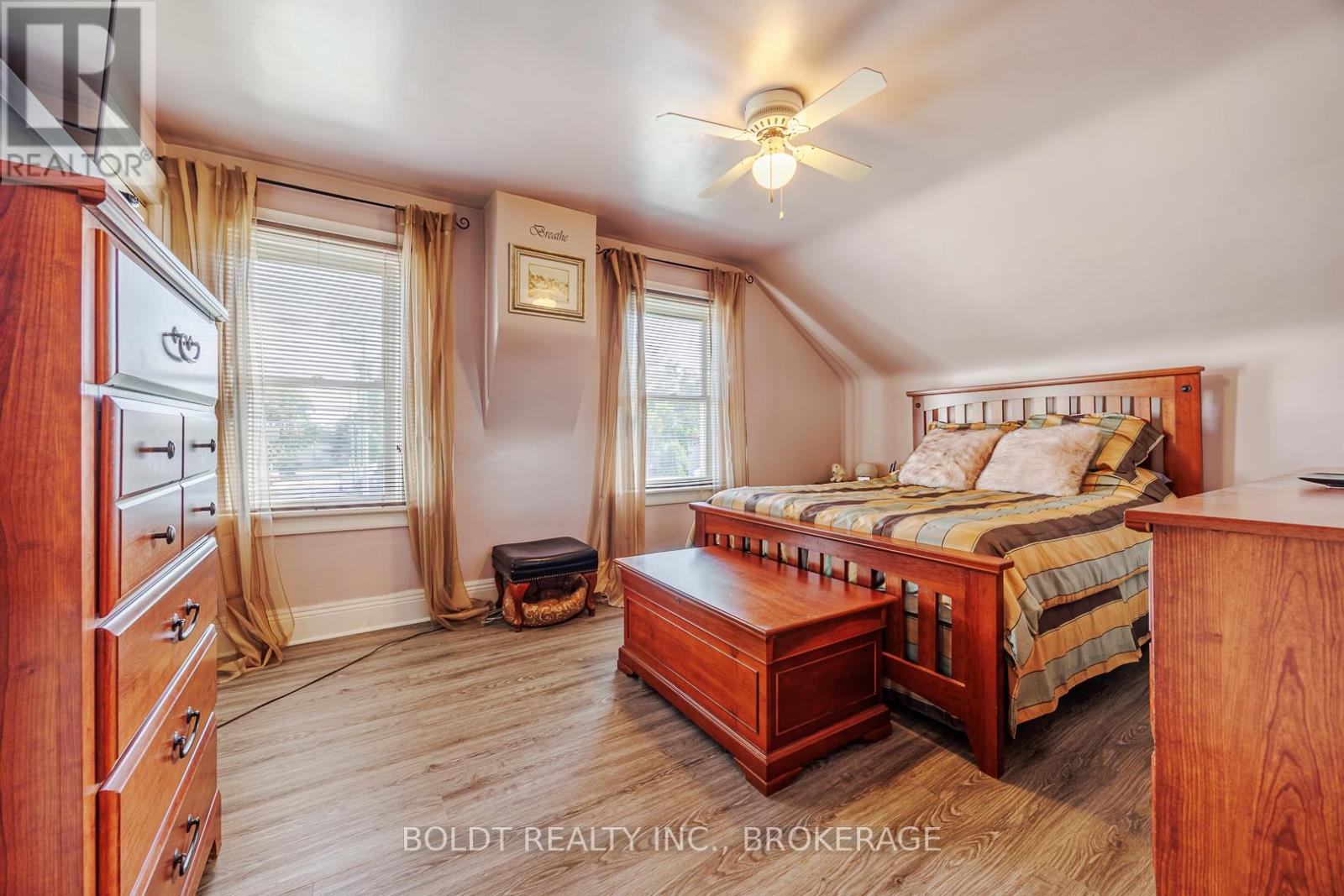 73 Chapel Street N, Thorold, Ontario  L2V 2E5 - Photo 14 - X12454850