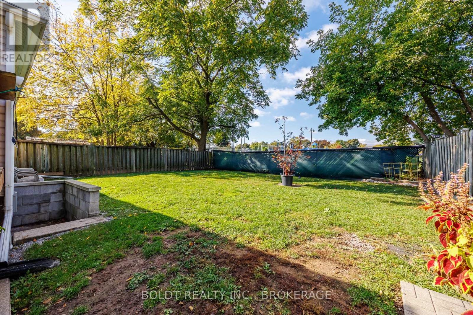 73 Chapel Street N, Thorold, Ontario  L2V 2E5 - Photo 25 - X12454850