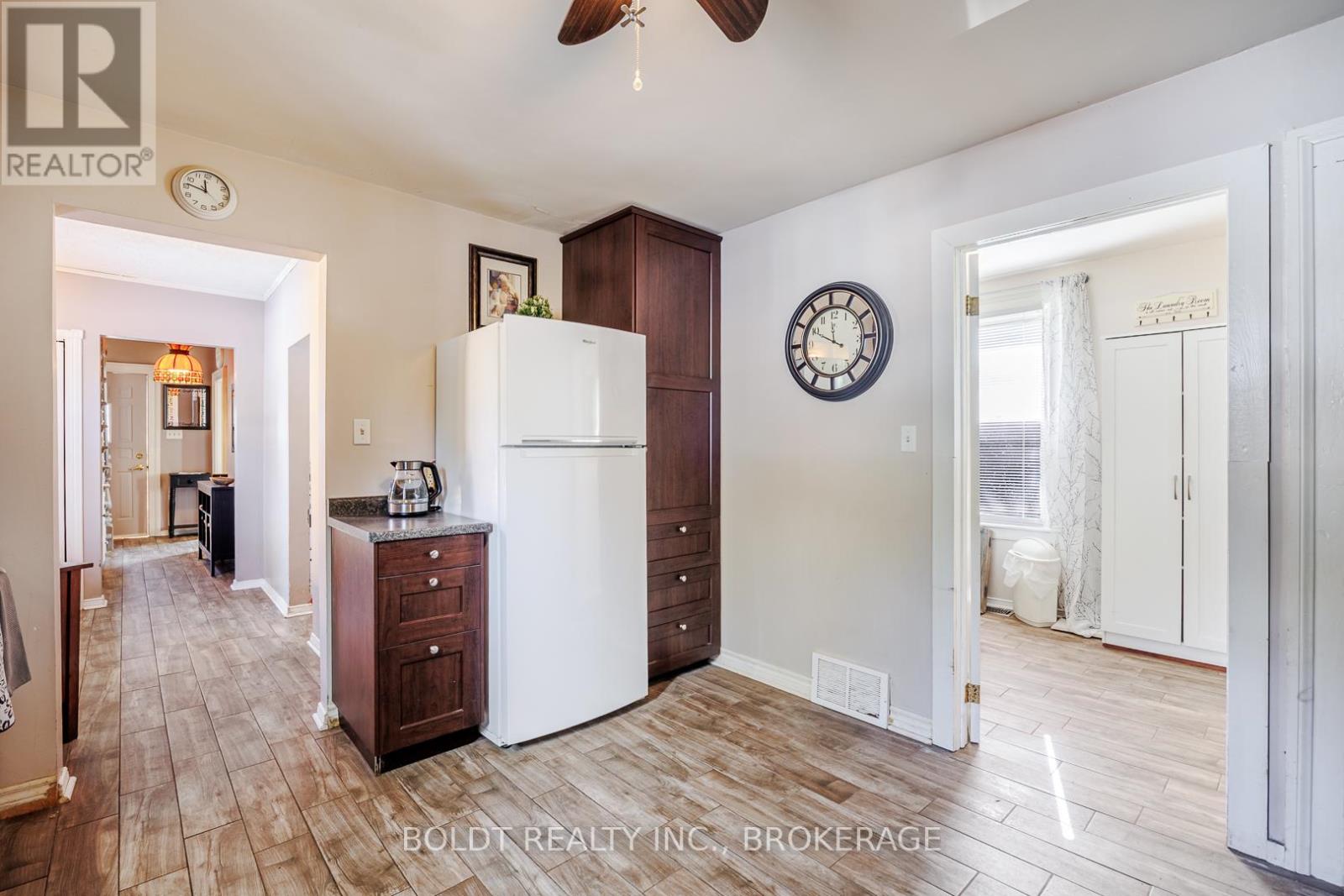 73 Chapel Street N, Thorold, Ontario  L2V 2E5 - Photo 12 - X12454850