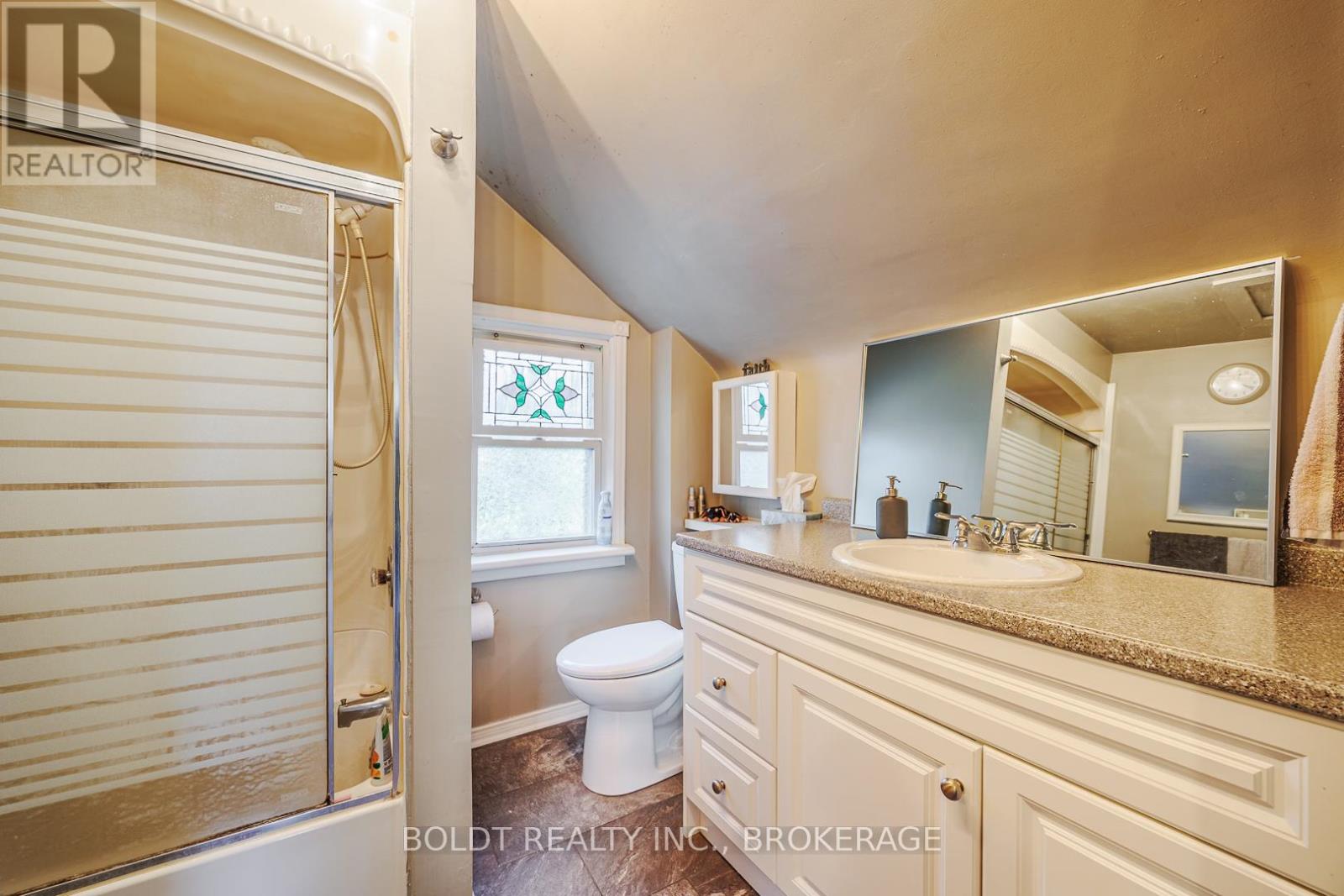 73 Chapel Street N, Thorold, Ontario  L2V 2E5 - Photo 19 - X12454850