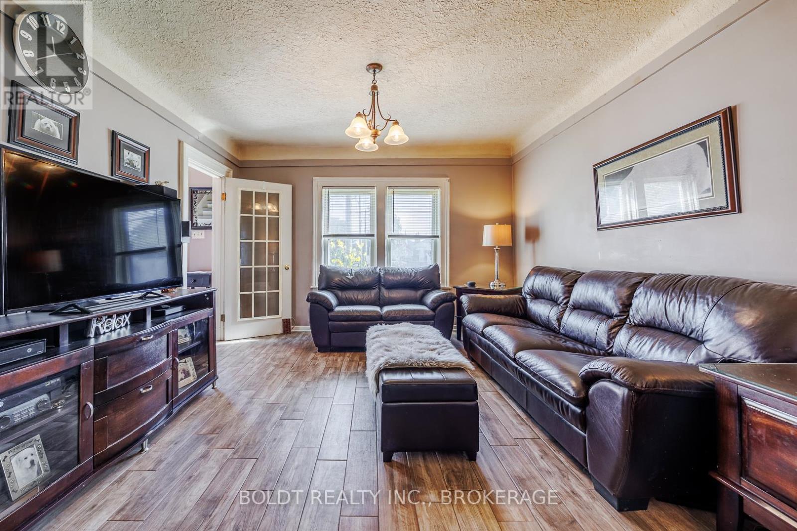 73 Chapel Street N, Thorold, Ontario  L2V 2E5 - Photo 6 - X12454850