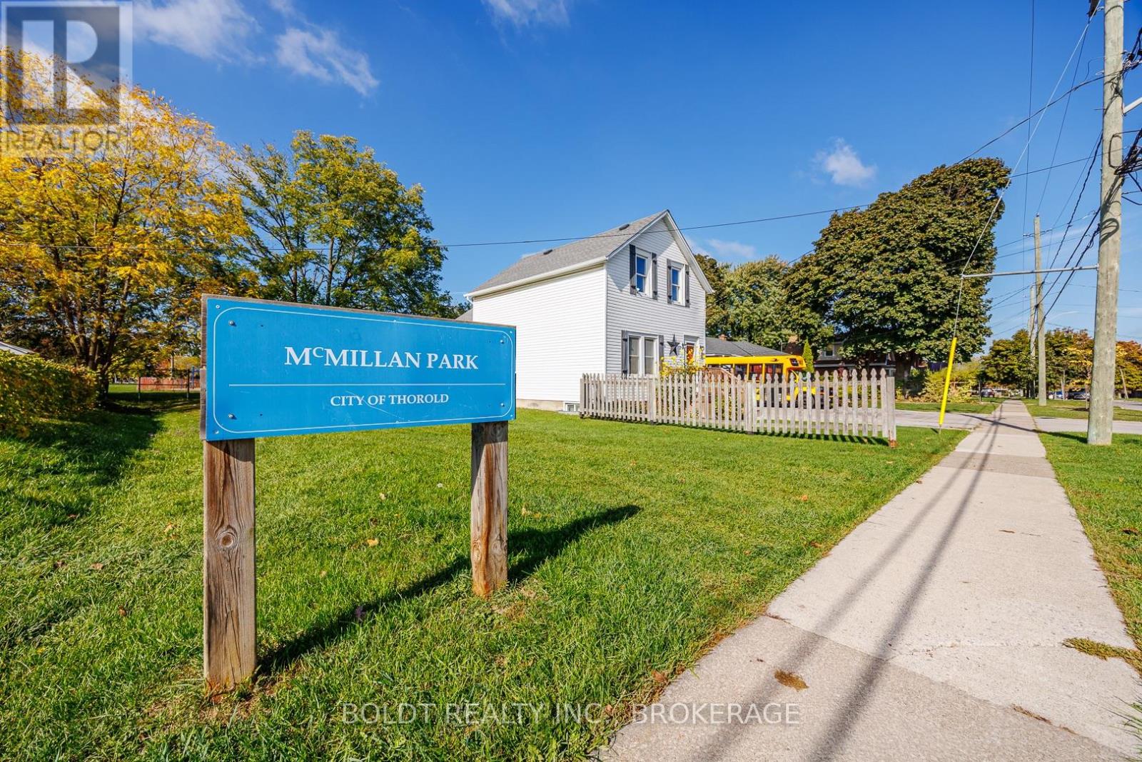 73 Chapel Street N, Thorold, Ontario  L2V 2E5 - Photo 3 - X12454850