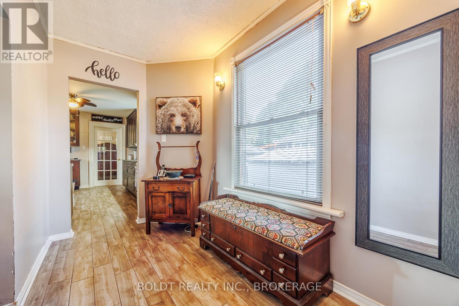 73 Chapel Street N, Thorold, Ontario  L2V 2E5 - Photo 5 - X12454850