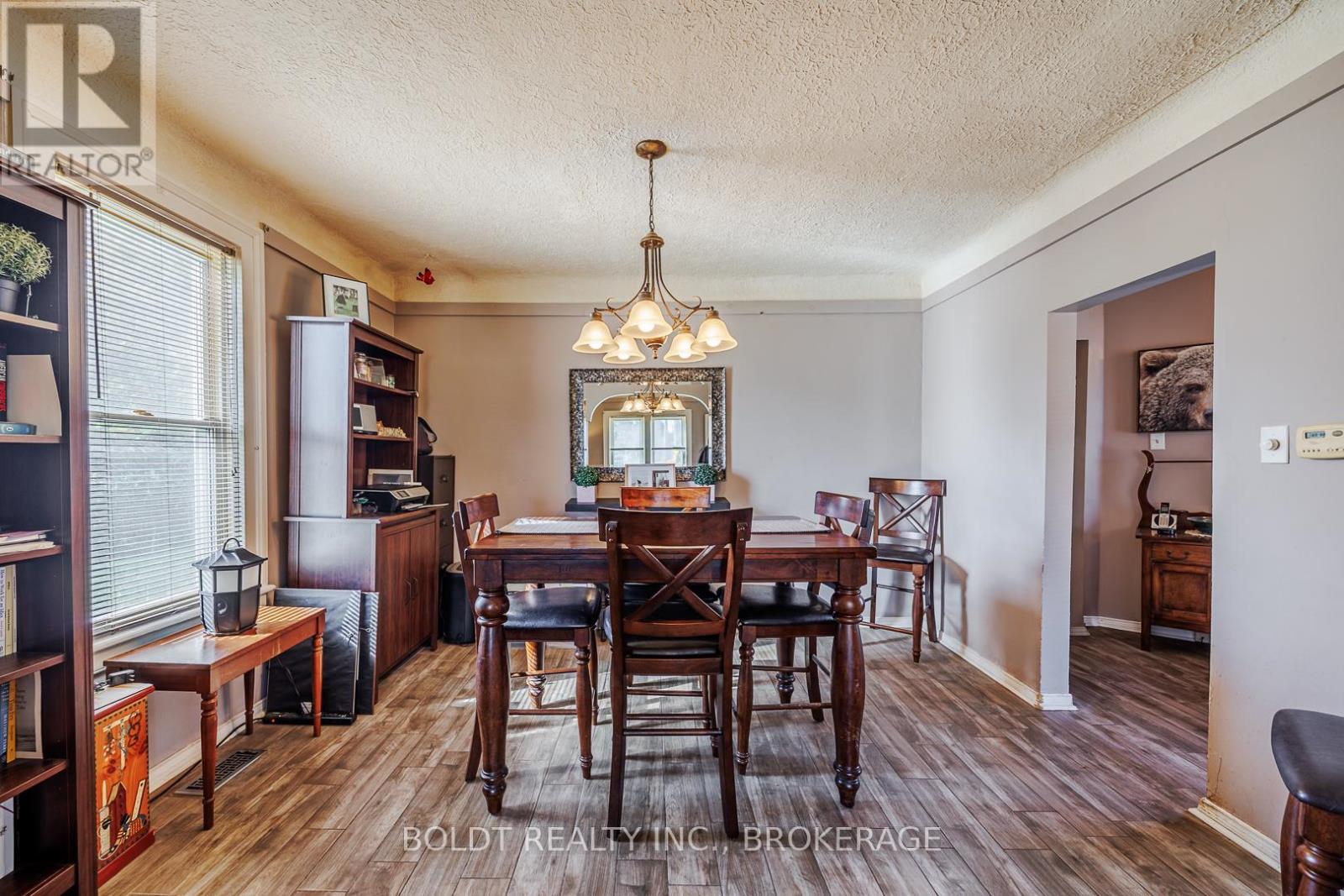 73 Chapel Street N, Thorold, Ontario  L2V 2E5 - Photo 8 - X12454850