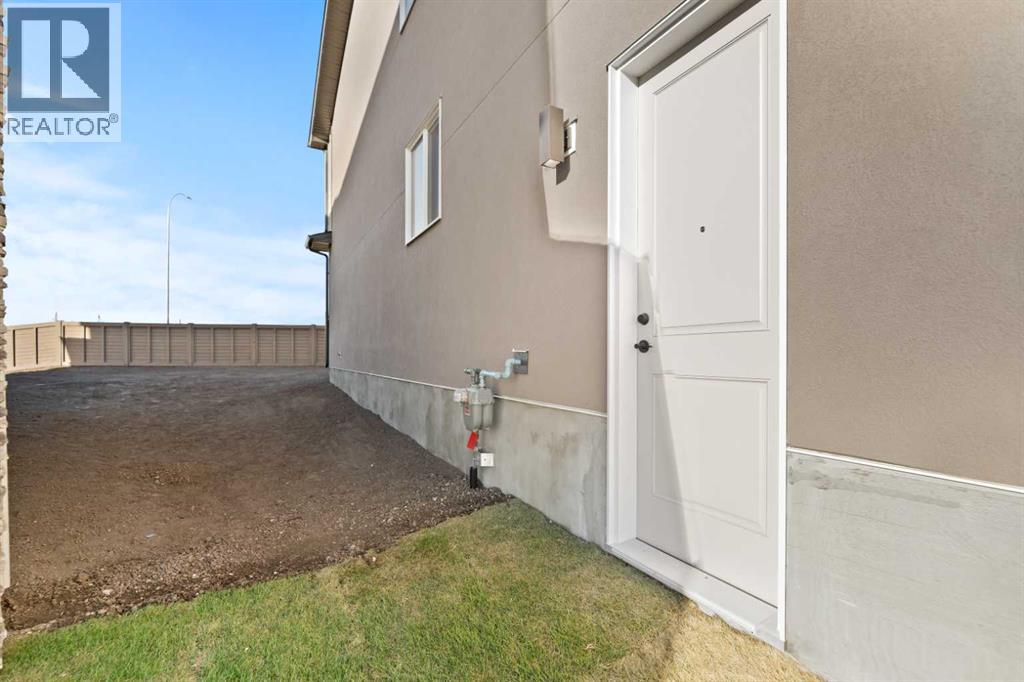 736 Savanna Crescent Ne, Calgary, Alberta  T3J 5T5 - Photo 4 - A2263950