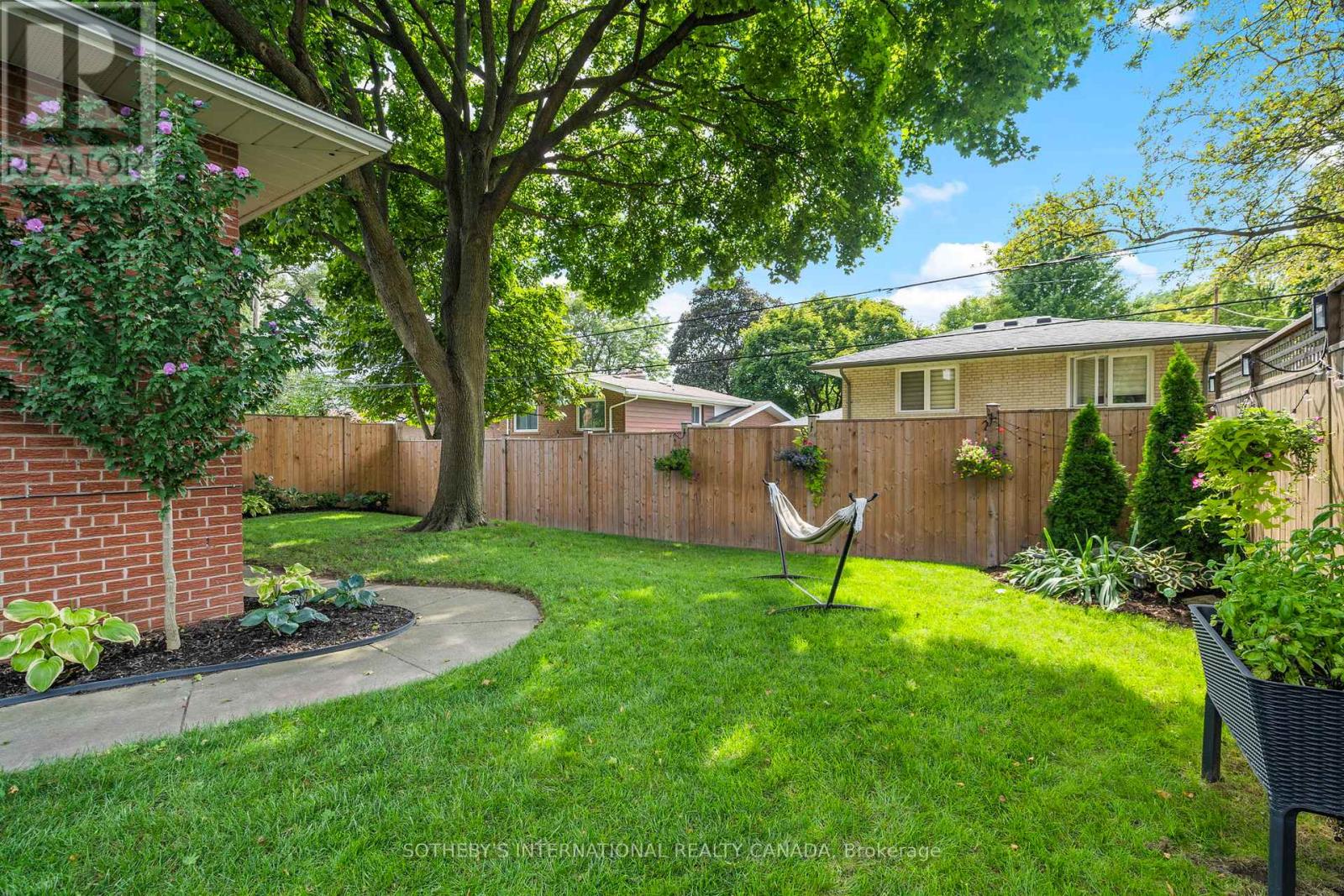 30 Bearbury Drive, Toronto, Ontario  M9C 2G9 - Photo 35 - W12460782