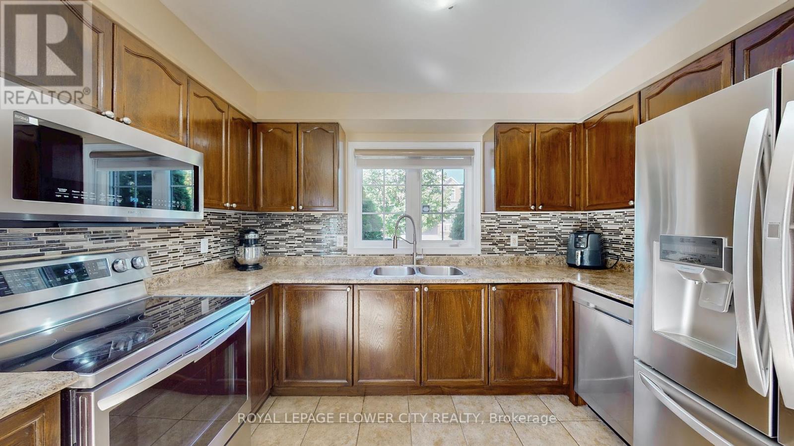177 Fandango Drive, Brampton, Ontario  L6X 0M1 - Photo 11 - W12460788