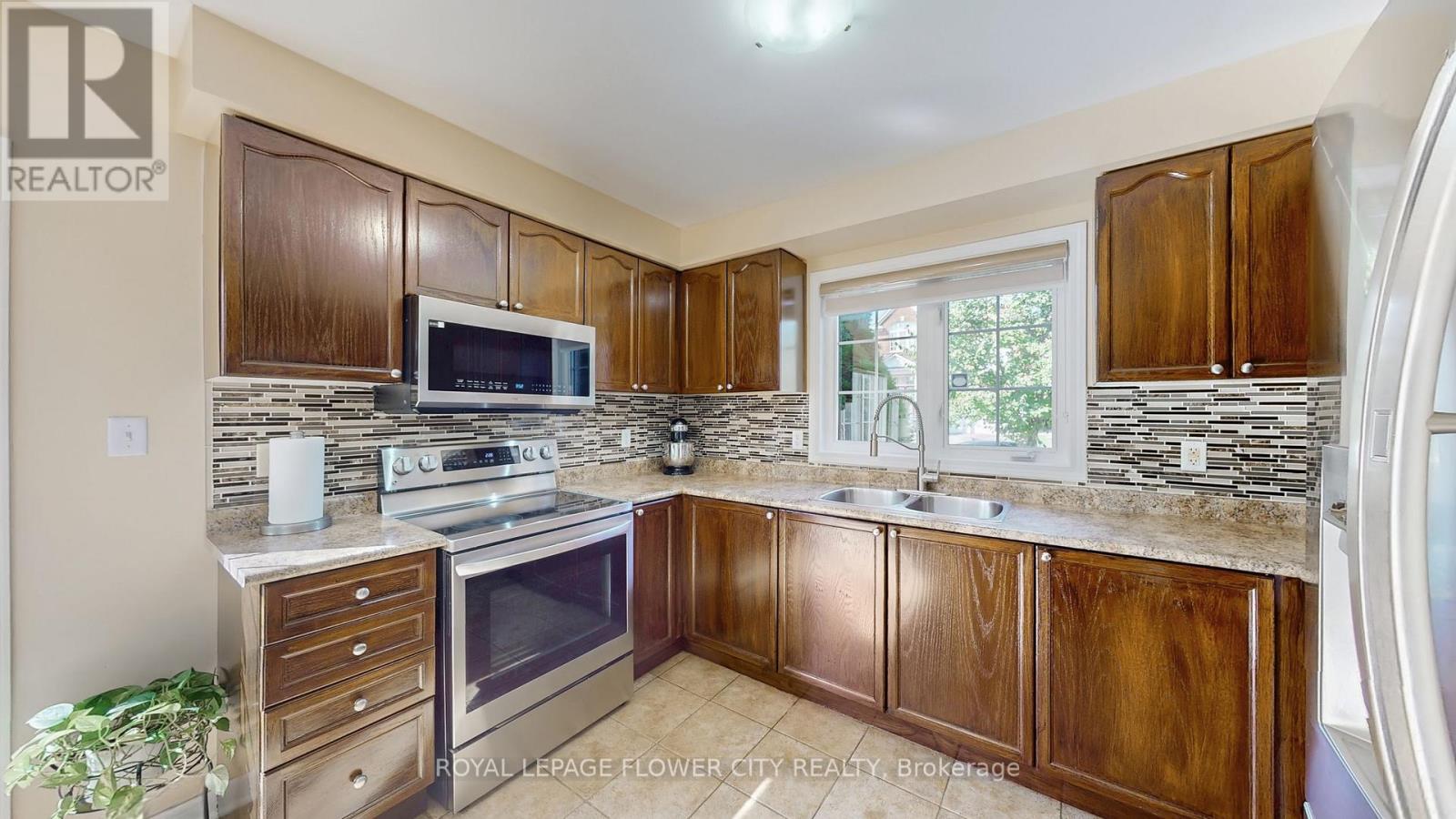 177 Fandango Drive, Brampton, Ontario  L6X 0M1 - Photo 12 - W12460788