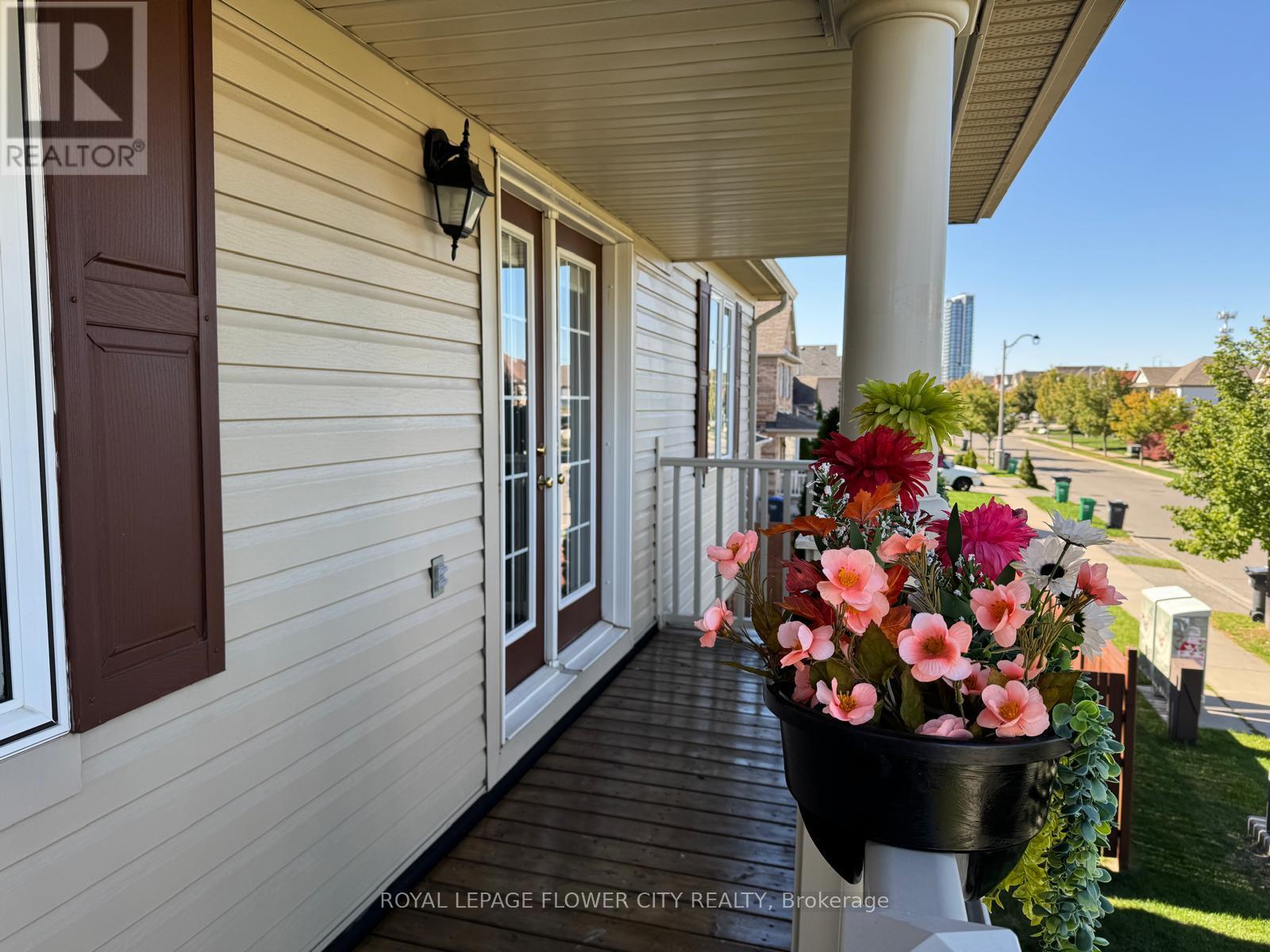 177 Fandango Drive, Brampton, Ontario  L6X 0M1 - Photo 4 - W12460788