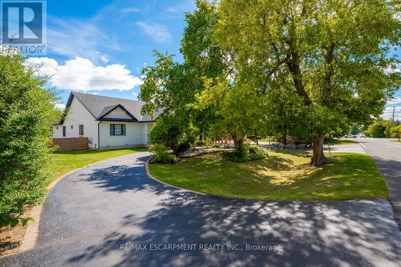 2560 2 Side Road, Burlington, Ontario  L7M 0T1 - Photo 2 - W12460797