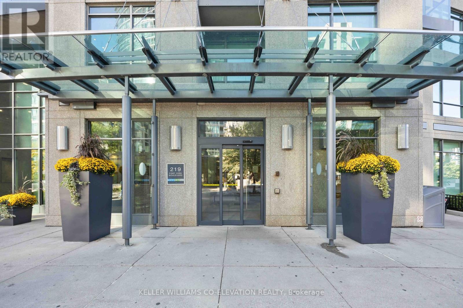2511 - 219 Fort York Boulevard, Toronto, Ontario  M5V 1B1 - Photo 4 - C12460818