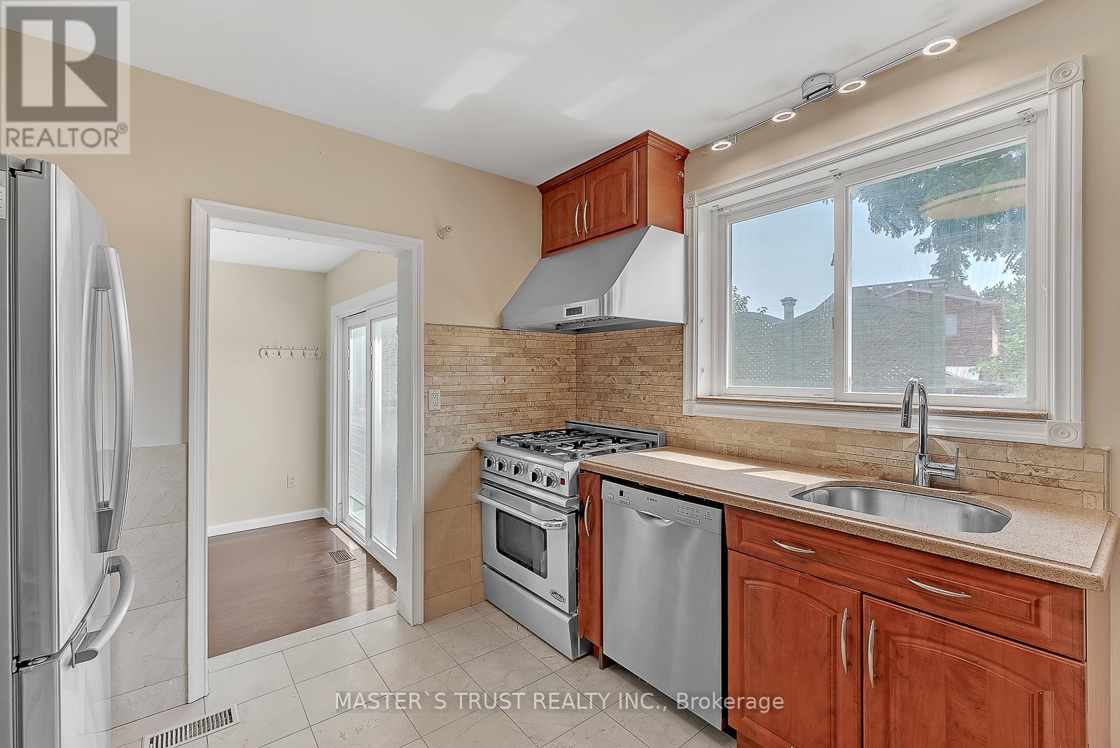 4061 Dufferin Street, Toronto, Ontario  M3H 5R7 - Photo 15 - C12460826