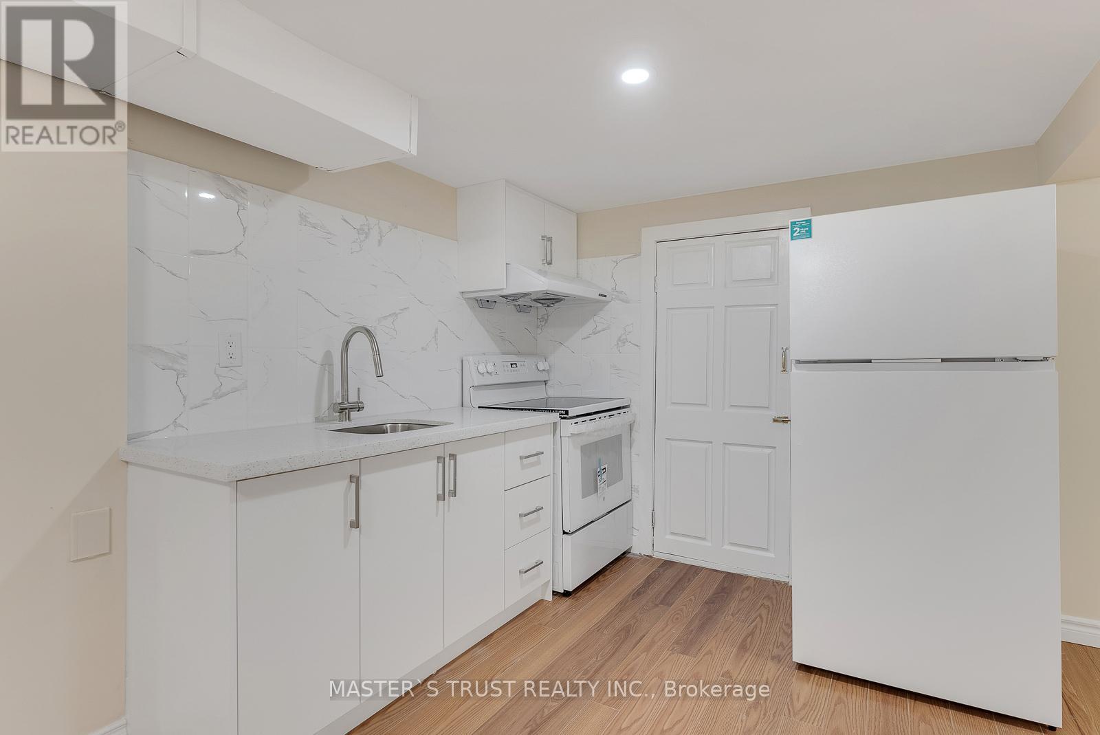 4061 Dufferin Street, Toronto, Ontario  M3H 5R7 - Photo 31 - C12460826