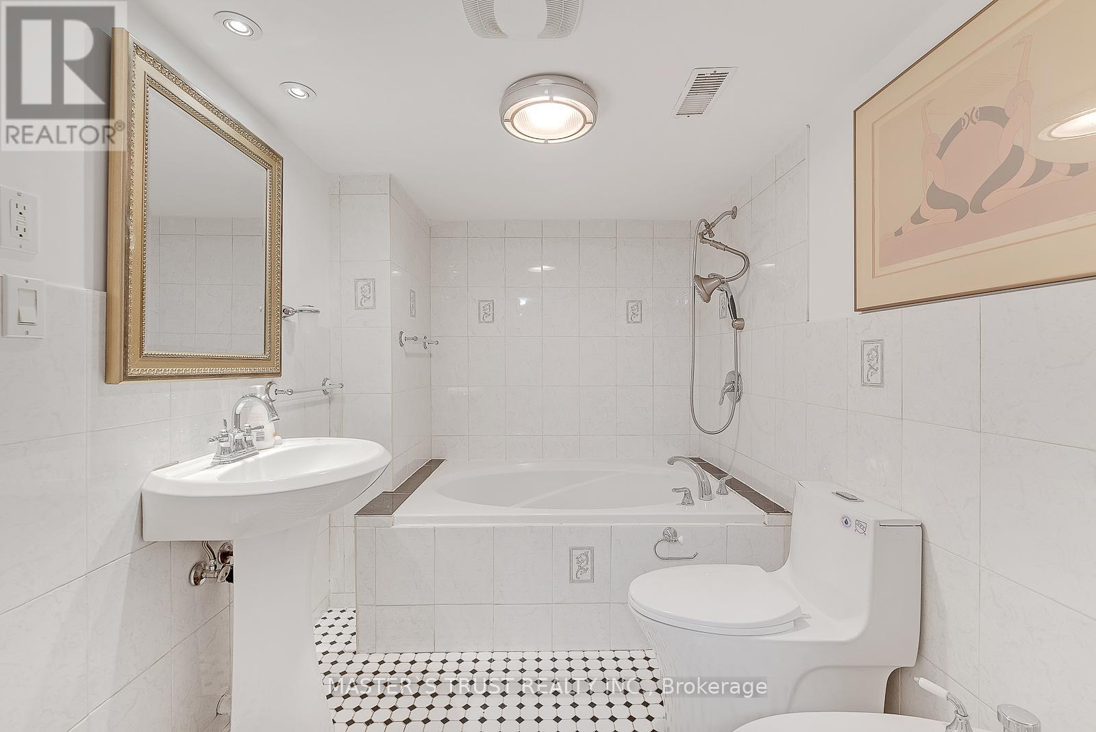 4061 Dufferin Street, Toronto, Ontario  M3H 5R7 - Photo 39 - C12460826
