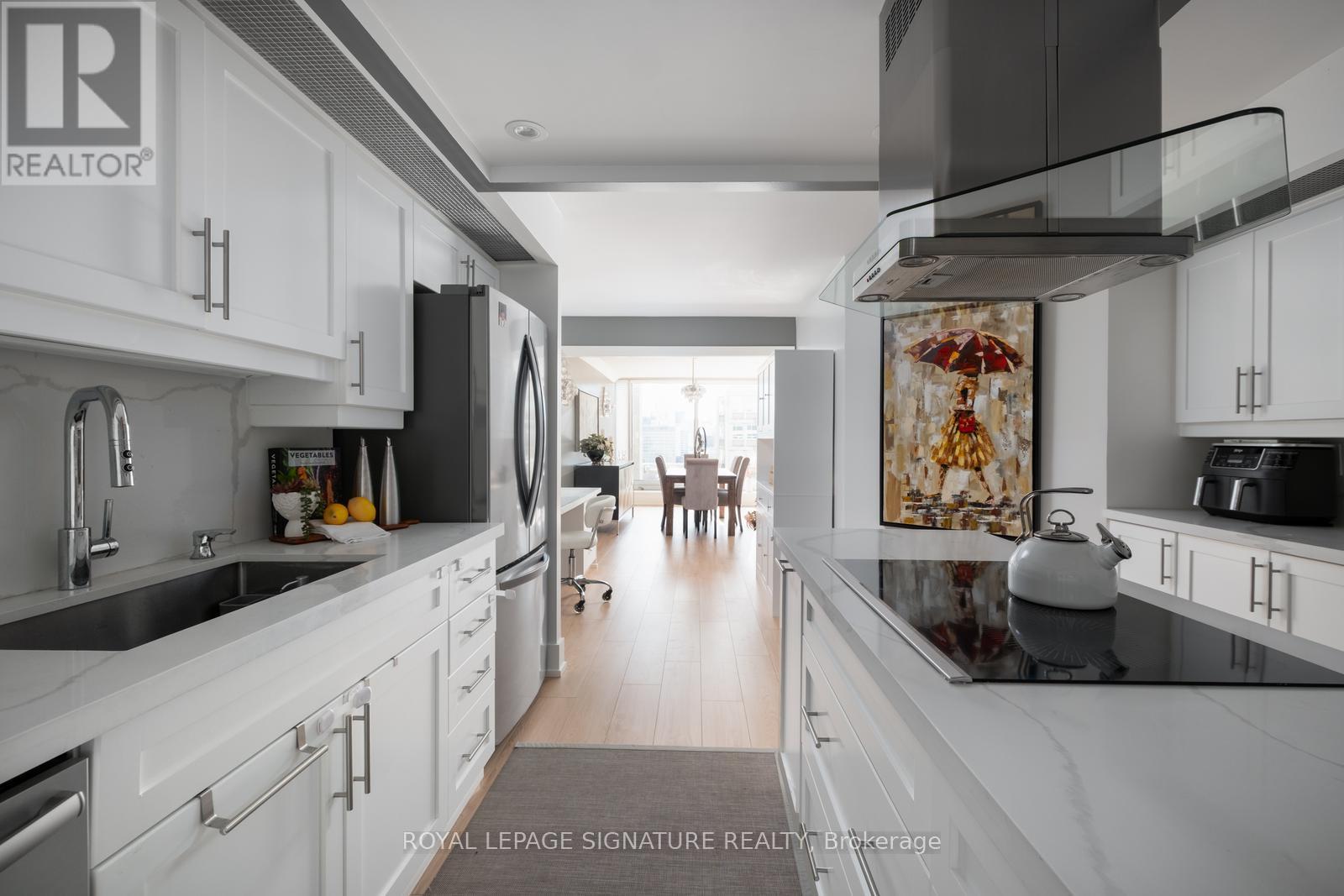 1201 - 110 Bloor Street W, Toronto, Ontario  M5S 2W7 - Photo 17 - C12460887