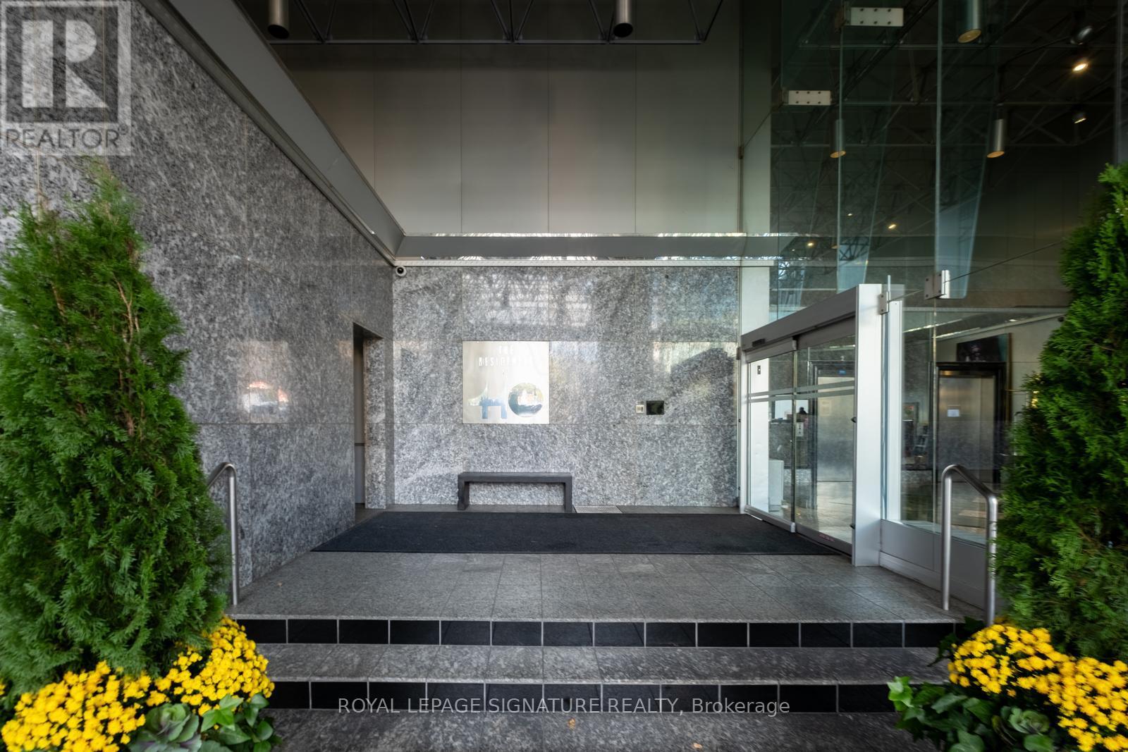 1201 - 110 Bloor Street W, Toronto, Ontario  M5S 2W7 - Photo 2 - C12460887