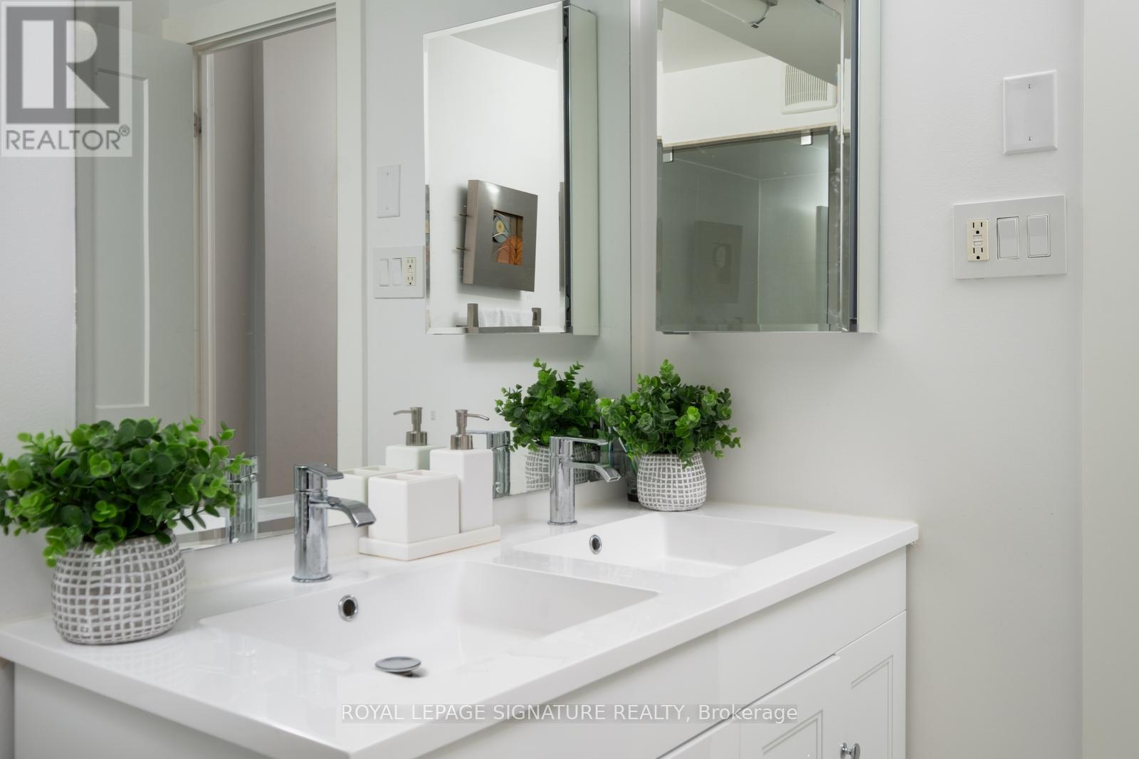 1201 - 110 Bloor Street W, Toronto, Ontario  M5S 2W7 - Photo 26 - C12460887