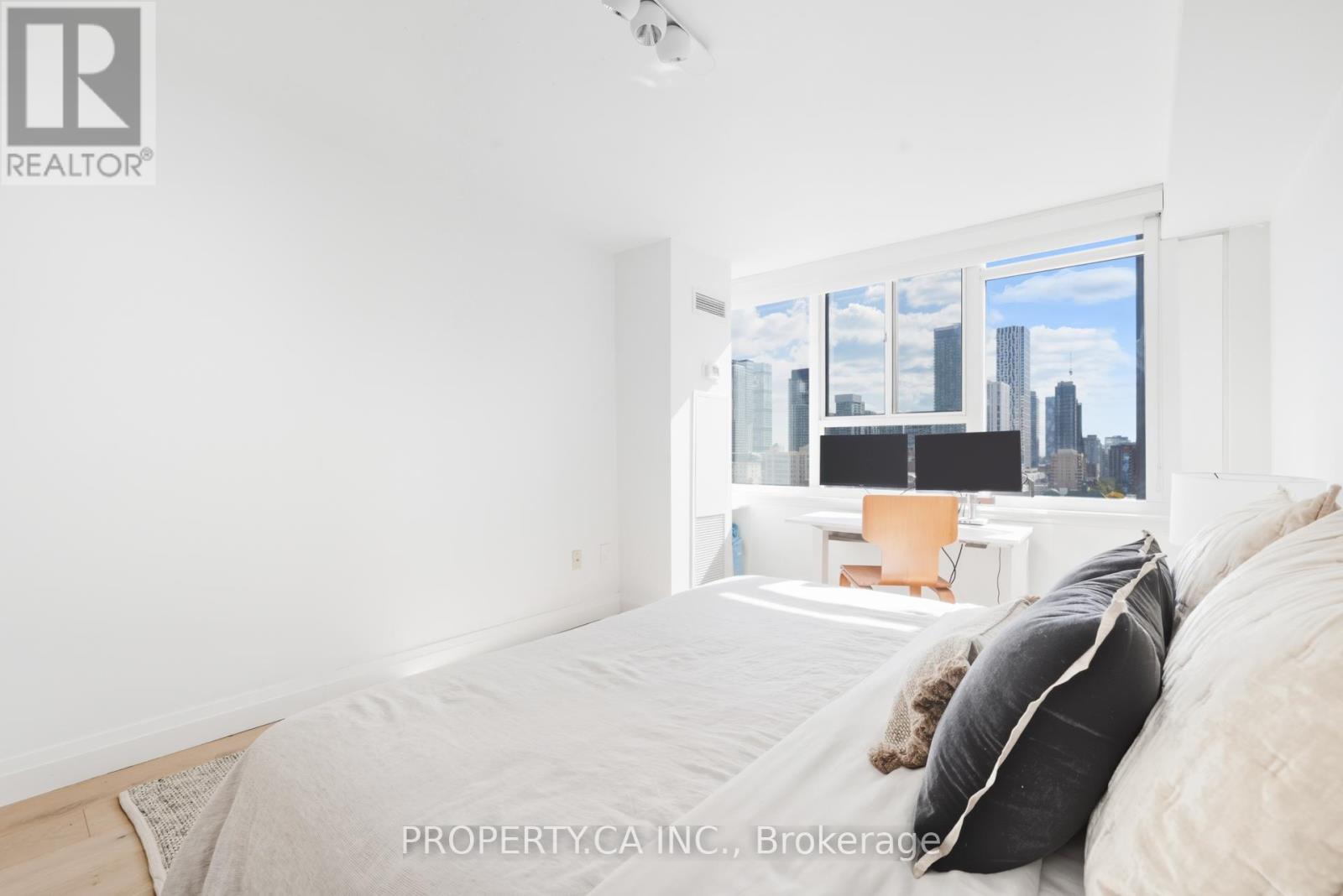 1501 - 45 Carlton Street, Toronto, Ontario  M5B 2H9 - Photo 11 - C12460934