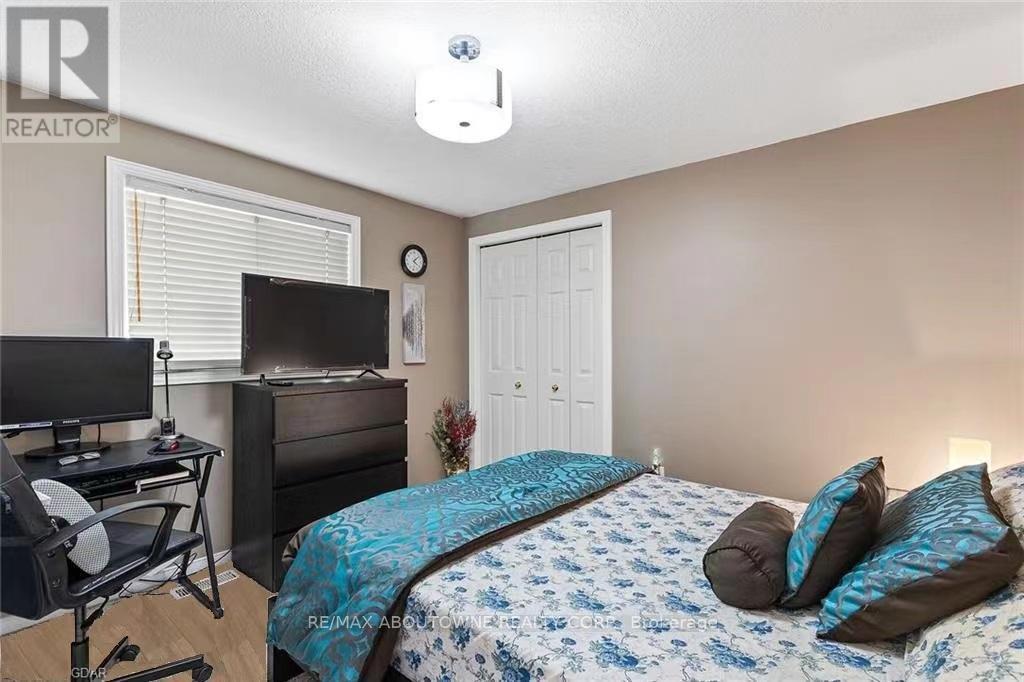 Main - 53 Boulder Crescent, Guelph, Ontario  N1G 5A2 - Photo 18 - X12460760