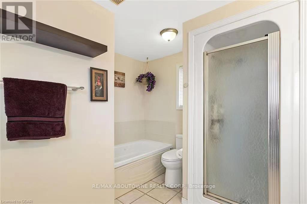 Main - 53 Boulder Crescent, Guelph, Ontario  N1G 5A2 - Photo 21 - X12460760