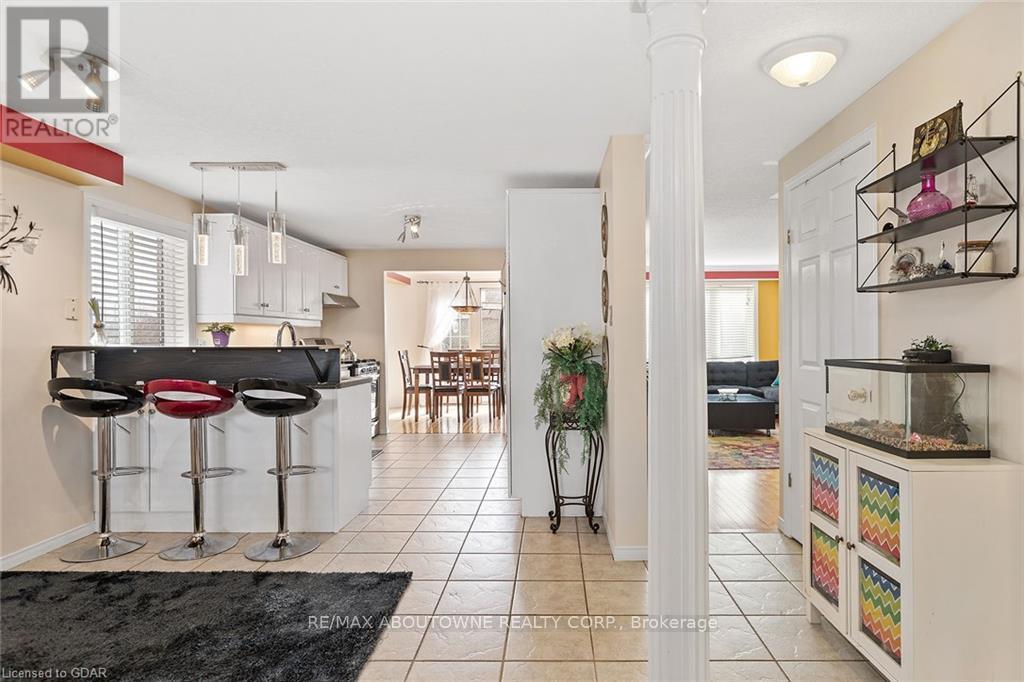 Main - 53 Boulder Crescent, Guelph, Ontario  N1G 5A2 - Photo 4 - X12460760