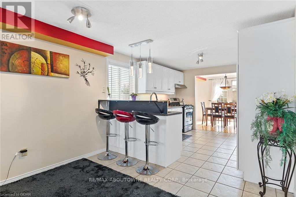 Main - 53 Boulder Crescent, Guelph, Ontario  N1G 5A2 - Photo 5 - X12460760