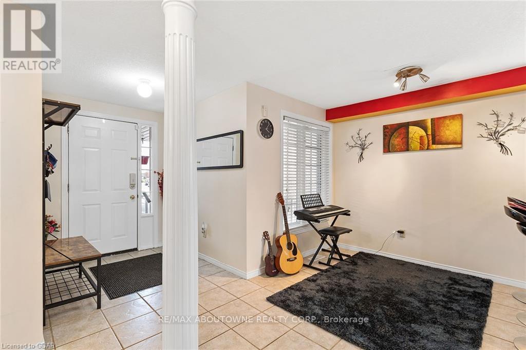 Main - 53 Boulder Crescent, Guelph, Ontario  N1G 5A2 - Photo 6 - X12460760