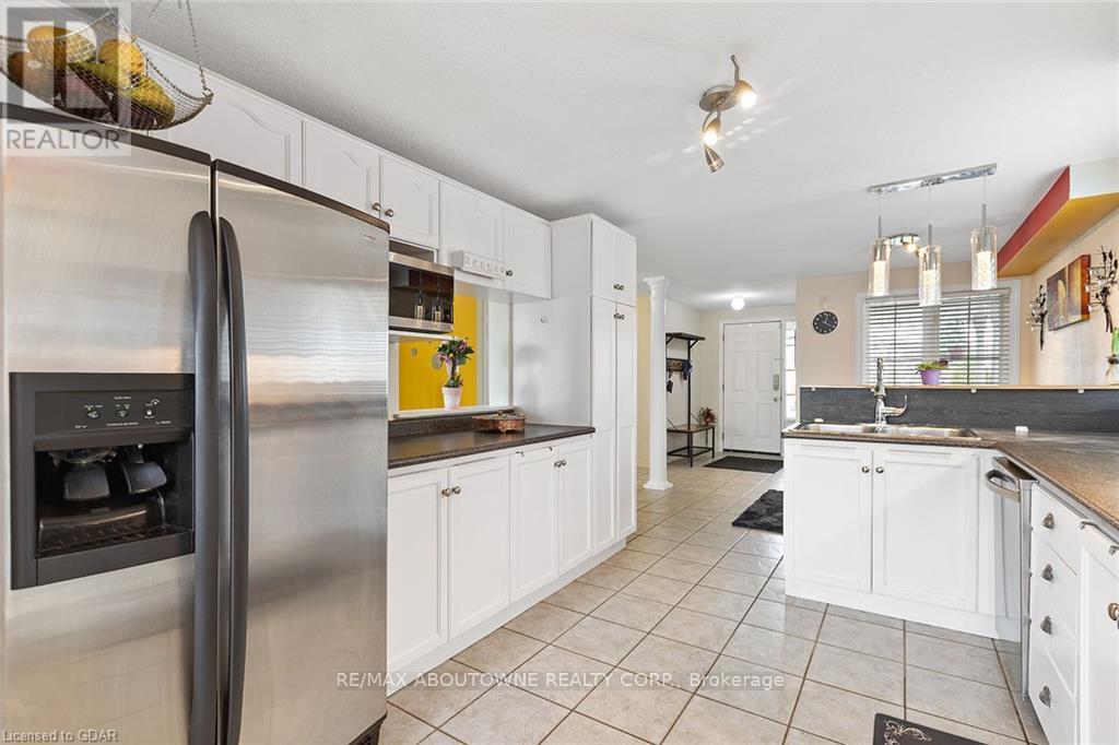 Main - 53 Boulder Crescent, Guelph, Ontario  N1G 5A2 - Photo 9 - X12460760