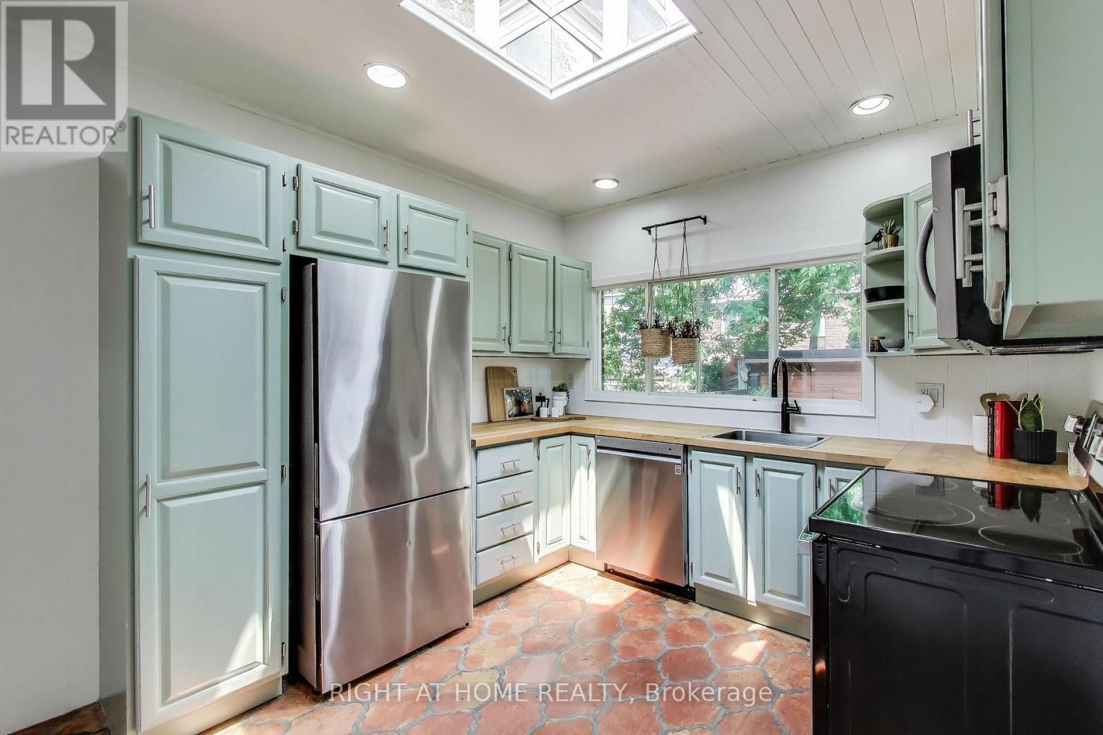 1071 Craven Road, Toronto, Ontario  M4J 4V7 - Photo 6 - E12460835