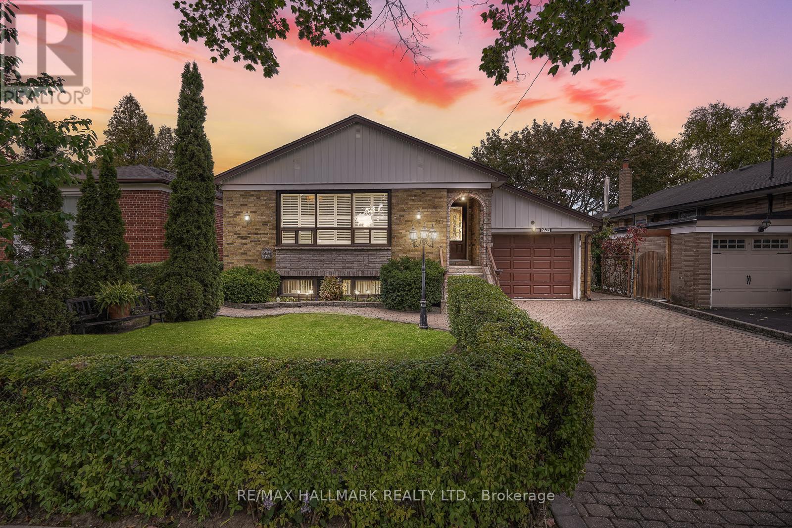 257 CHINE DRIVE, Toronto, Ontario