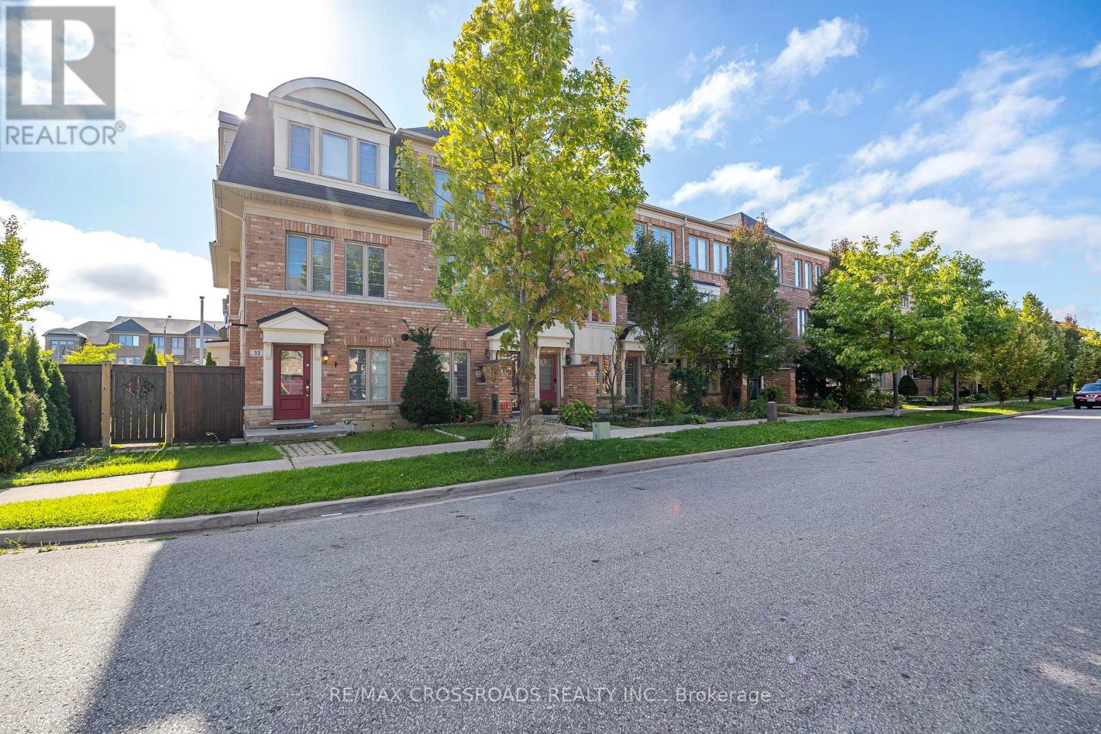 38 LILY CUP AVENUE, Toronto, Ontario