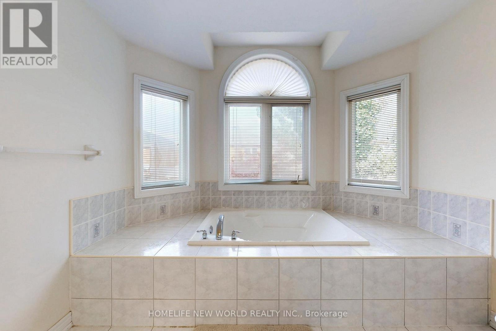 74 Saint James Avenue, Vaughan, Ontario  L4H 3E4 - Photo 19 - N12460824