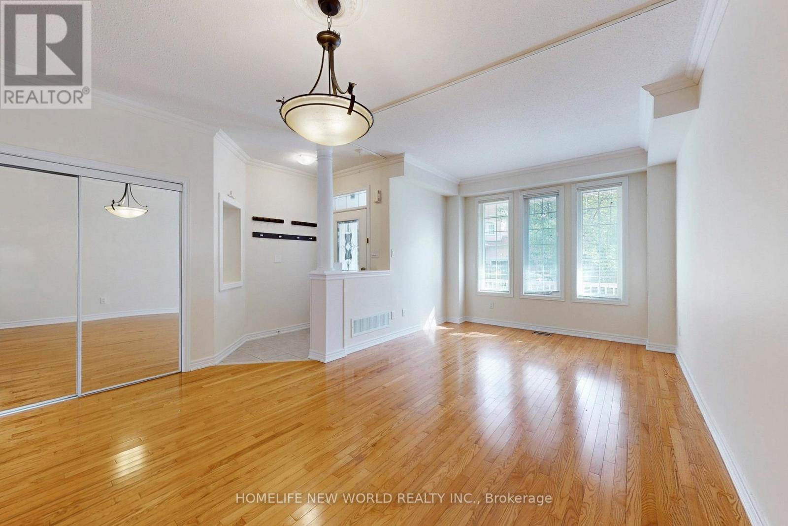 74 Saint James Avenue, Vaughan, Ontario  L4H 3E4 - Photo 3 - N12460824