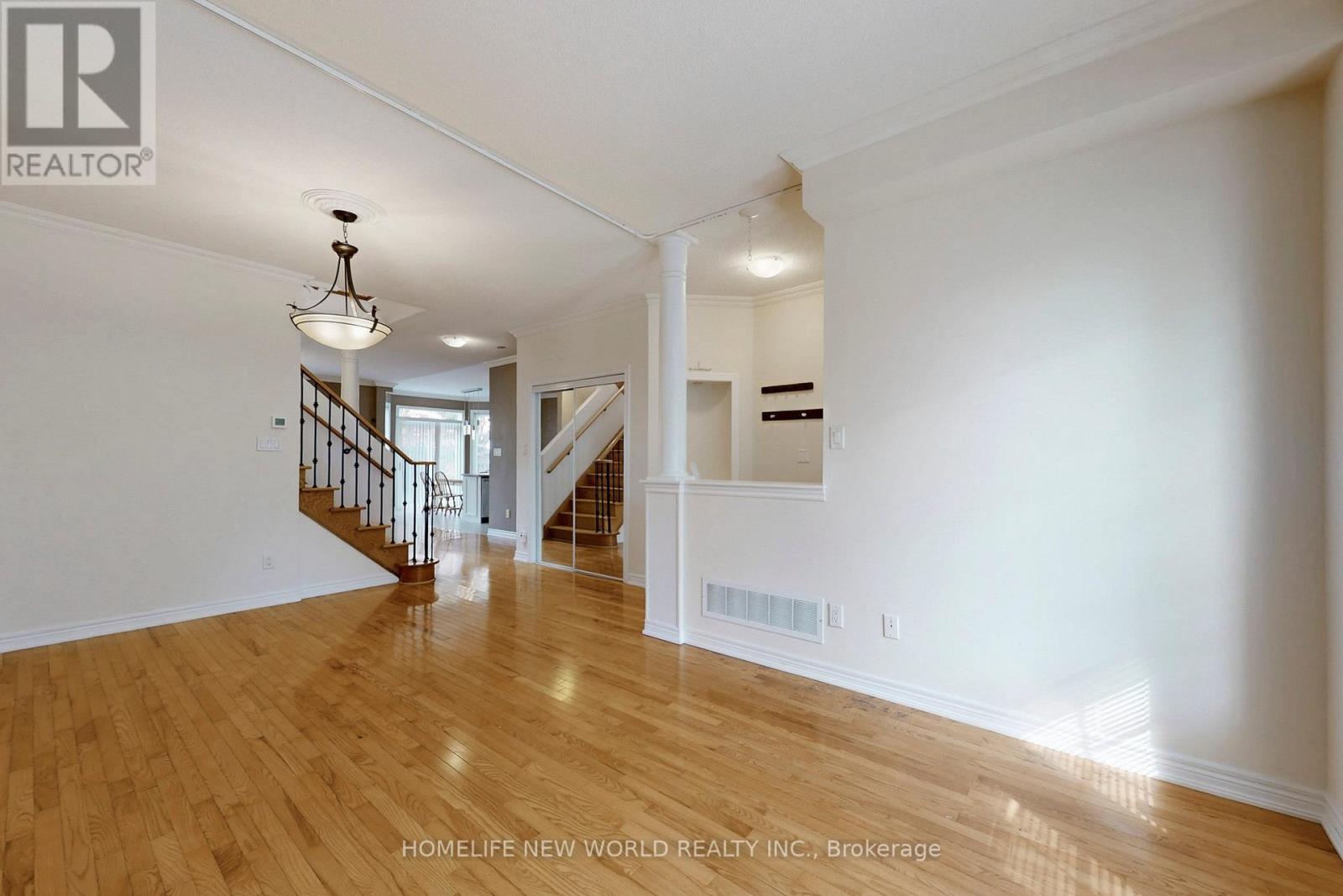 74 Saint James Avenue, Vaughan, Ontario  L4H 3E4 - Photo 4 - N12460824