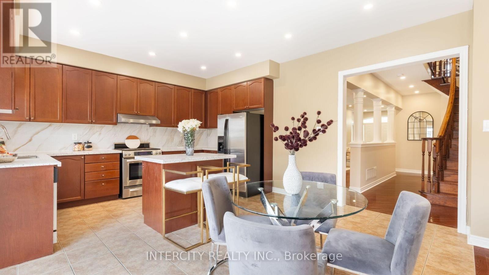 16 Venice Gate Drive, Vaughan, Ontario  L4H 0E7 - Photo 17 - N12460862