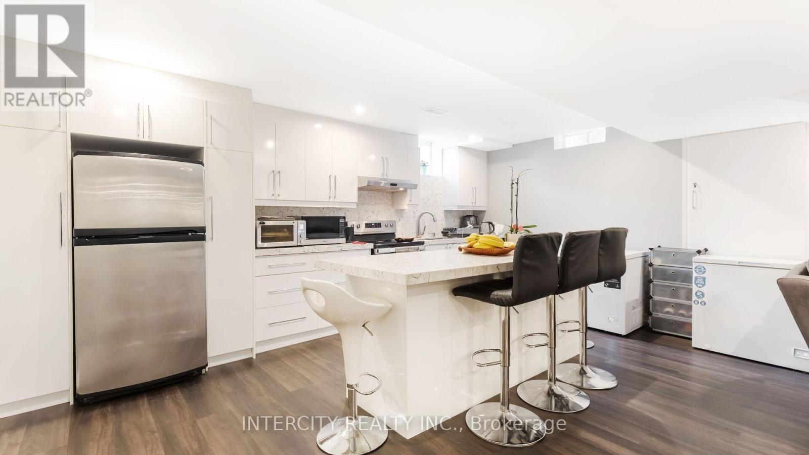16 Venice Gate Drive, Vaughan, Ontario  L4H 0E7 - Photo 33 - N12460862