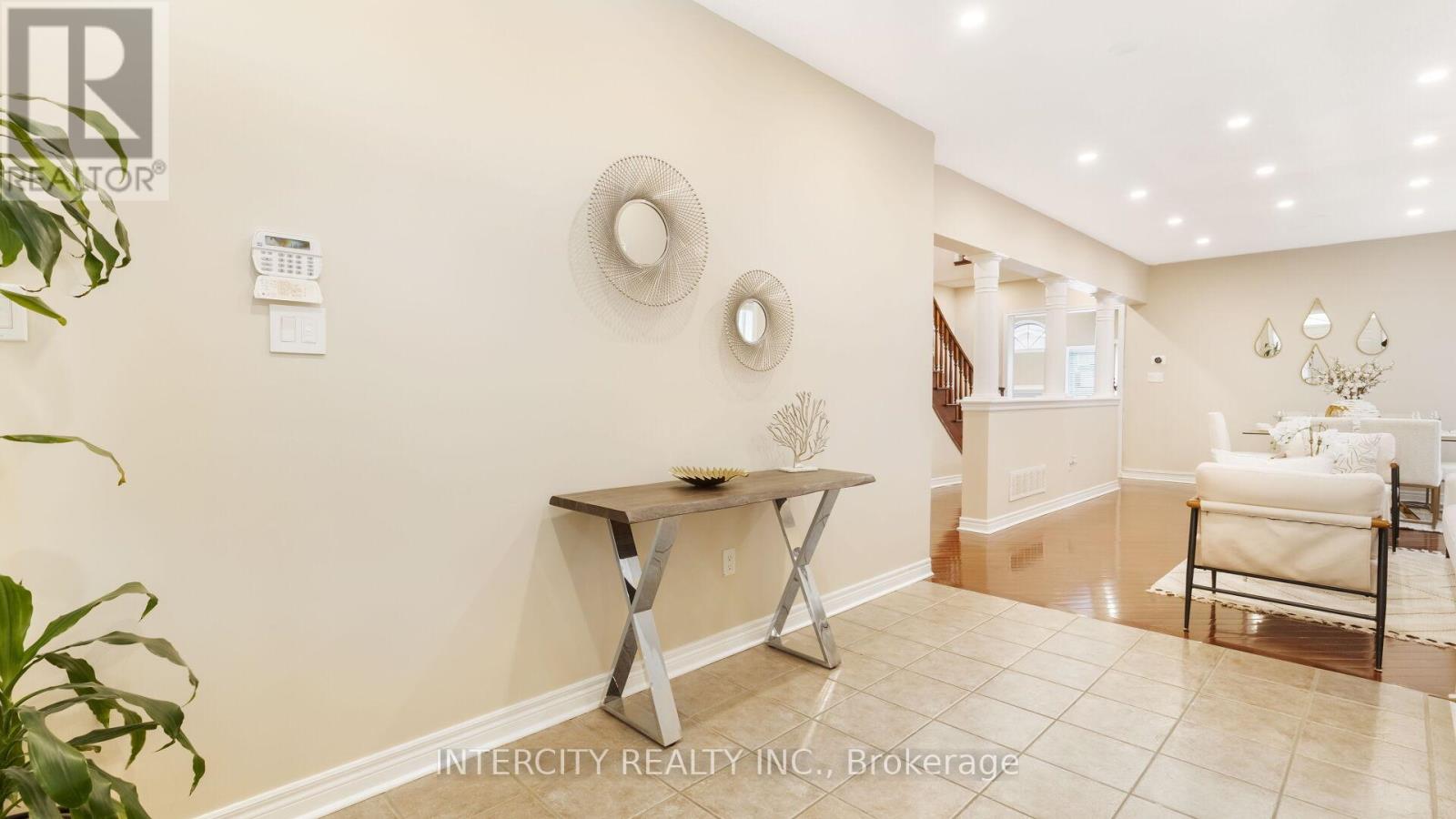16 Venice Gate Drive, Vaughan, Ontario  L4H 0E7 - Photo 7 - N12460862