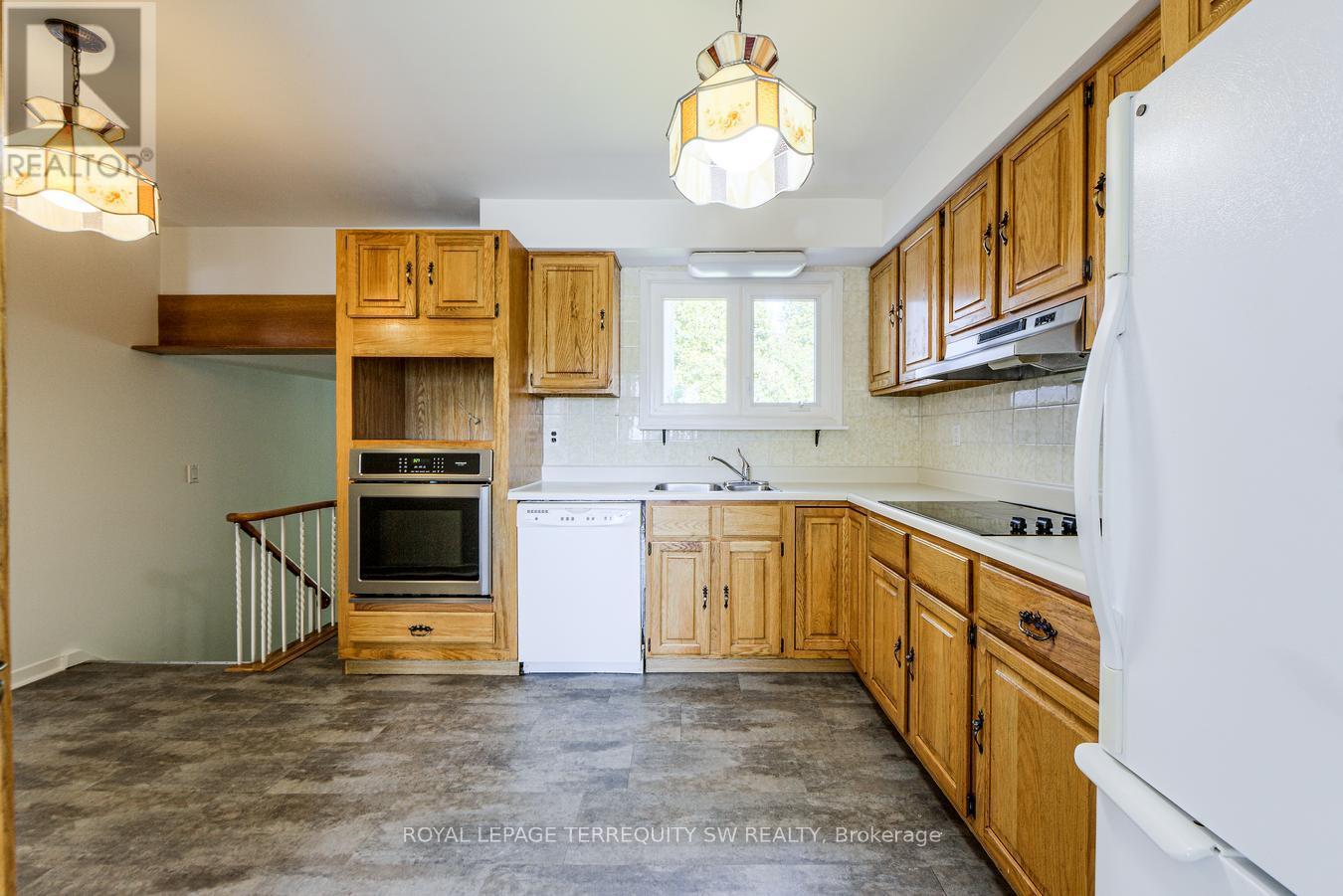 329 Dennie Avenue, Newmarket, Ontario  L3Y 4M5 - Photo 13 - N12460870