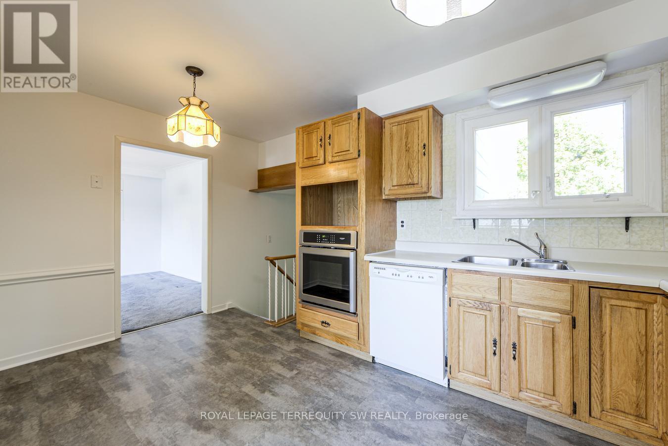 329 Dennie Avenue, Newmarket, Ontario  L3Y 4M5 - Photo 14 - N12460870